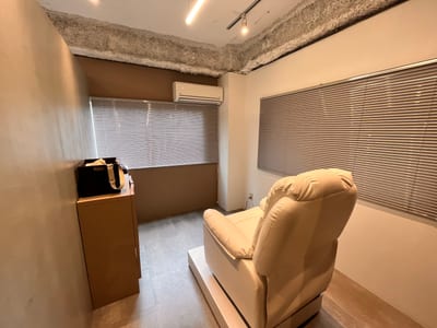 JILEYES-omotesando 店内写真 3枚目