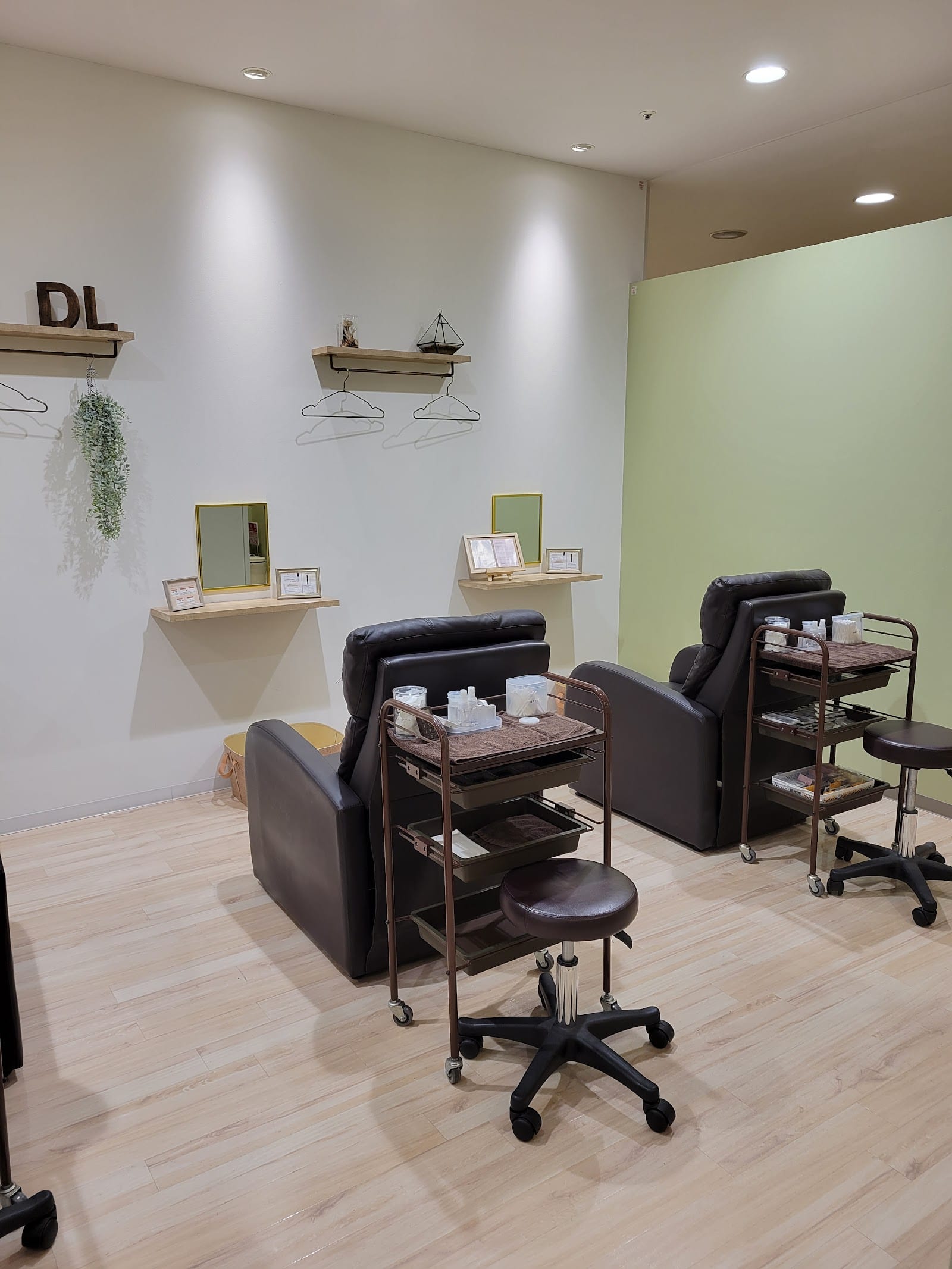 ドーリーラッシュ ノースポートモール店(センター南)のメンズ眉毛サロン店内写真 1枚目