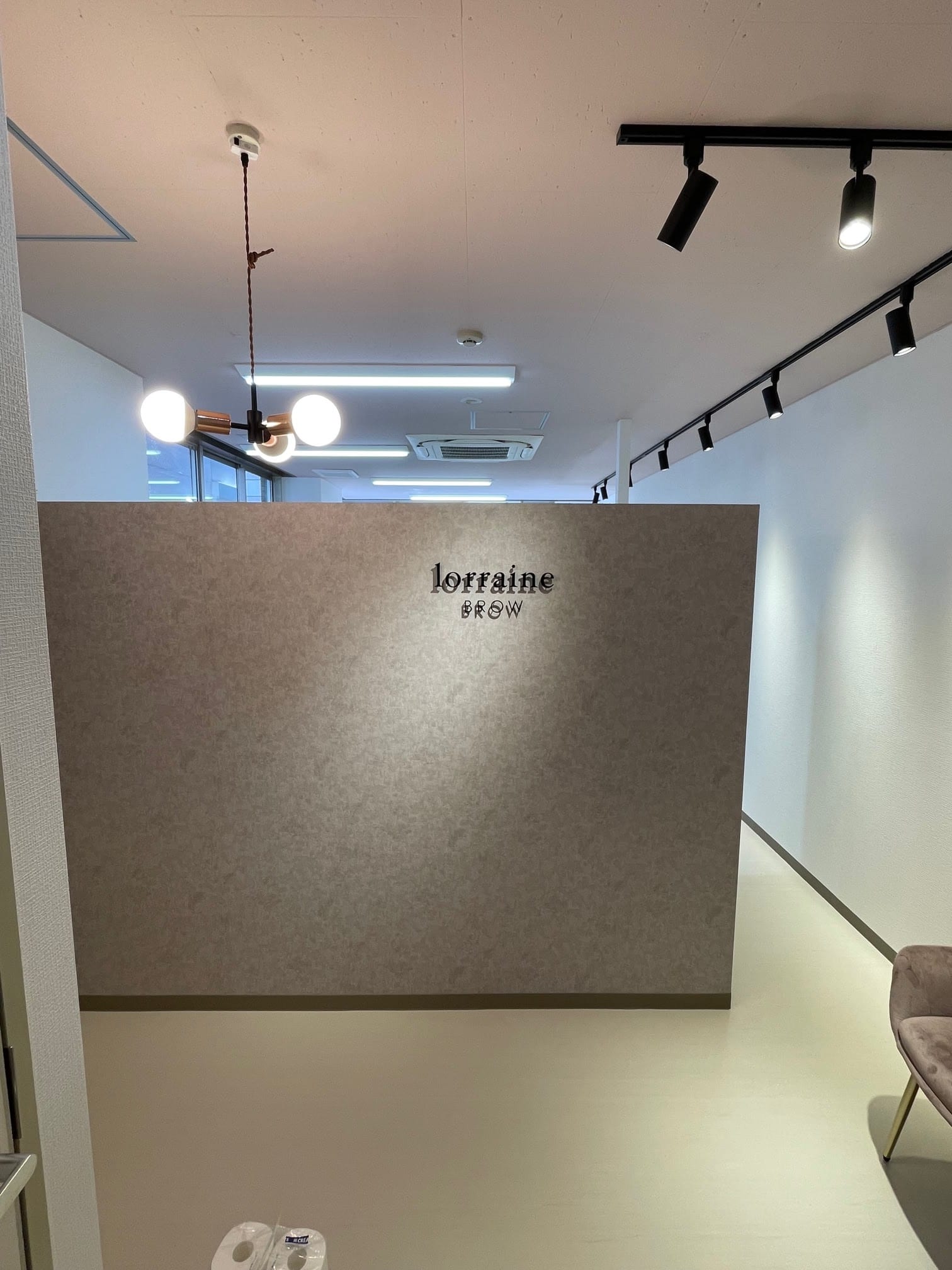 眉毛とまつげパーマの専門店 ロレインブロウ センター南店（センター南）のメンズ眉毛サロン店内写真 1枚目