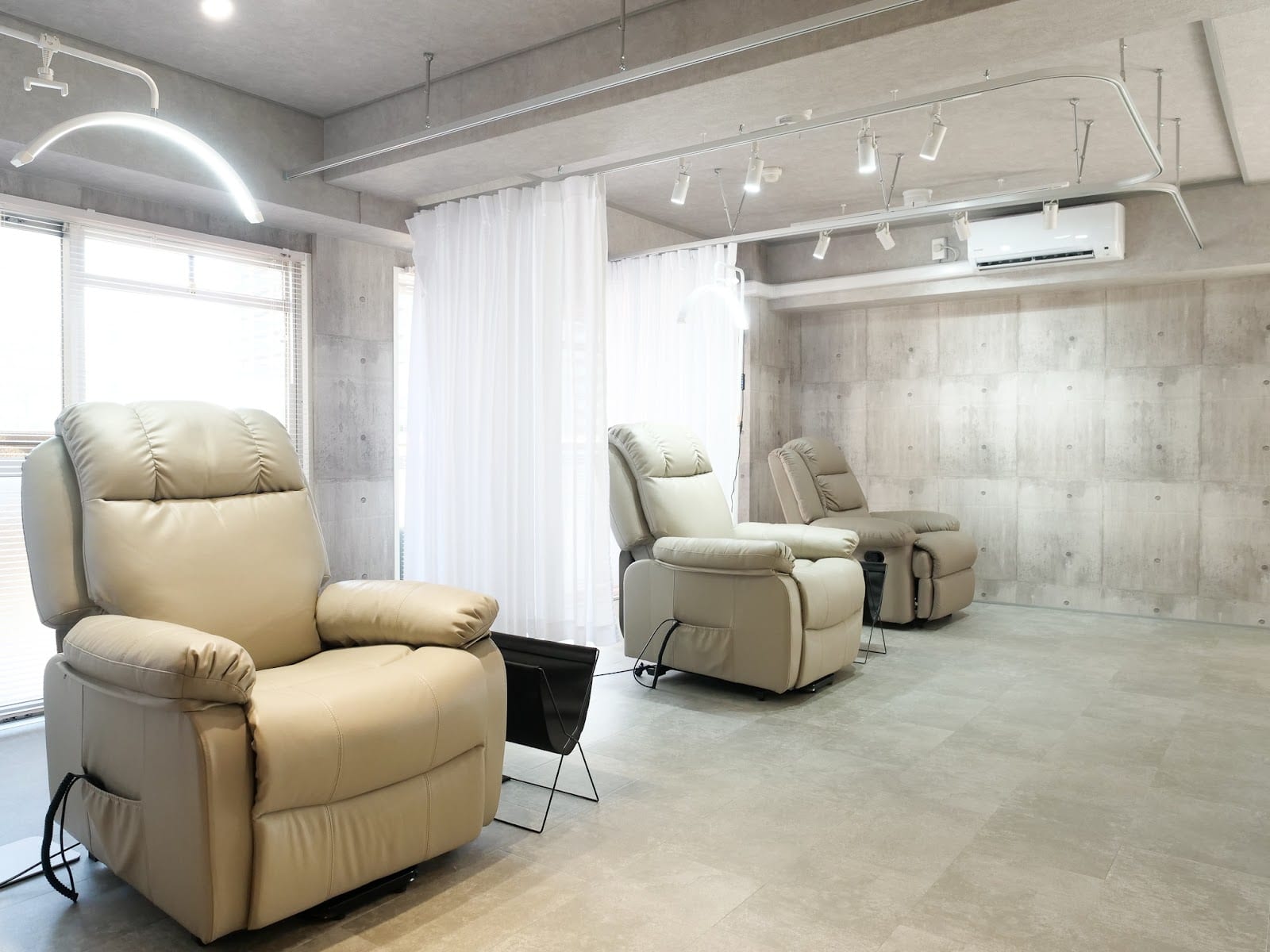 studio RIT 梅田茶屋町（茶屋町）のメンズ眉毛サロン店内写真 1枚目