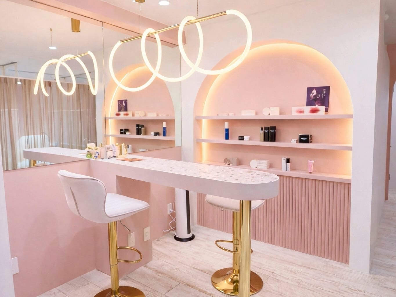 アイラッシュ＆アイブロウ TRISH千葉店（千葉）のメンズ眉毛サロン店内写真 1枚目