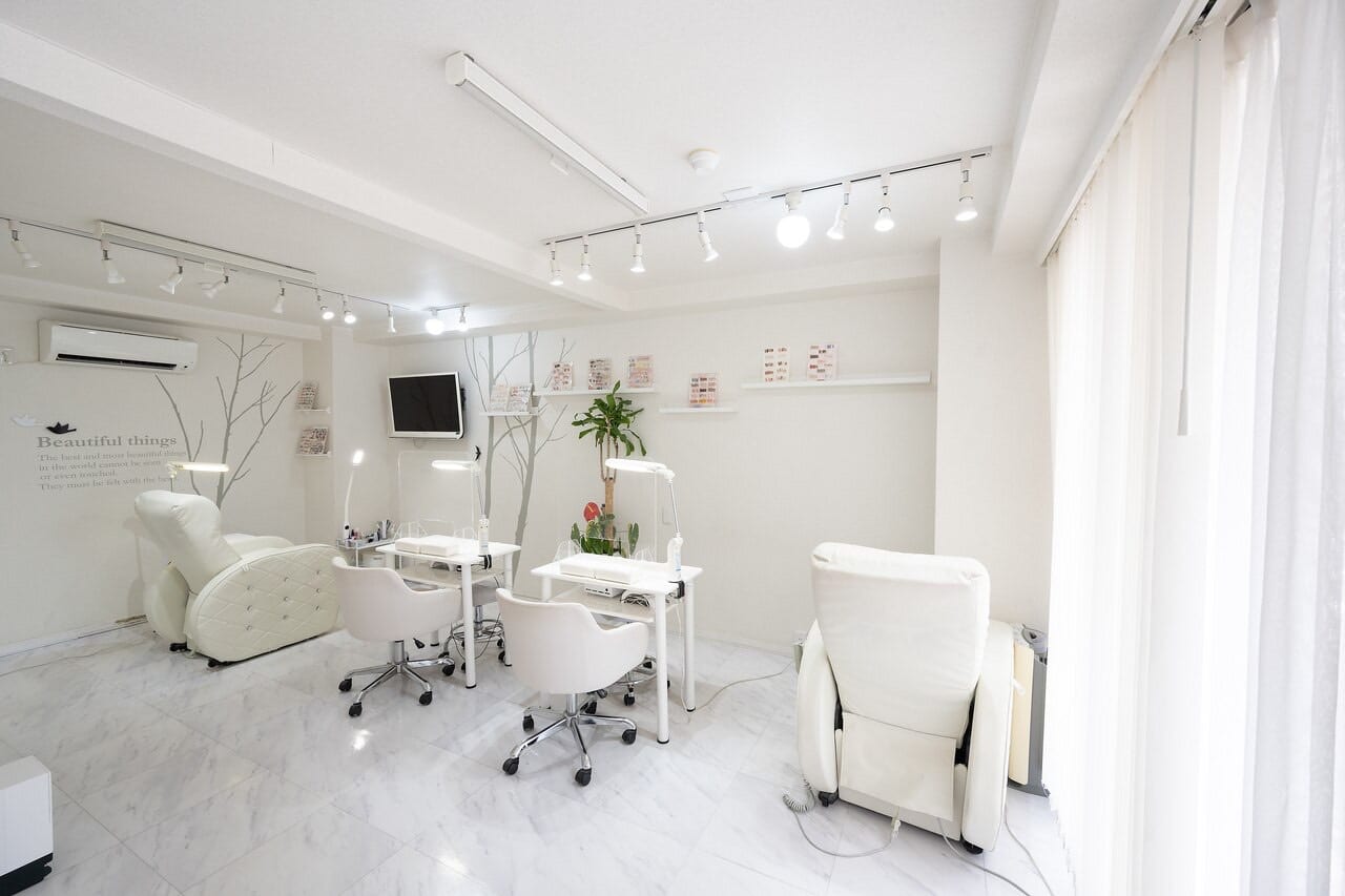 Nolaslien Nail & Eyelash 麻布十番店（恵比寿）のメンズ眉毛サロン店内写真 1枚目