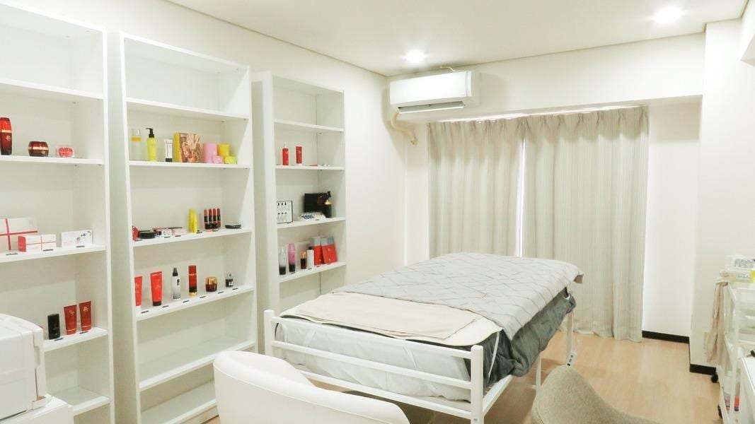 Privatesalon Amulette（恵比寿）のメンズ眉毛サロン店内写真 1枚目