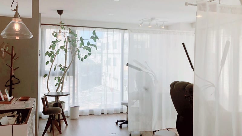 eyelush Roomy（福岡）のメンズ眉毛サロン