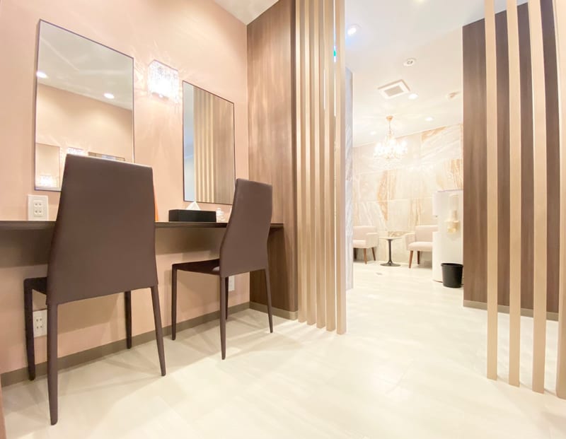 完全個室eyelash salon Rey福岡博多店 まつげパーマパリジェンヌ（福岡）のメンズ眉毛サロン