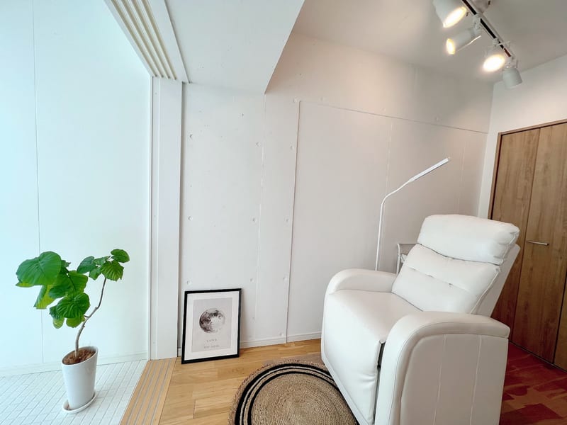 uni room（福岡）のメンズ眉毛サロン