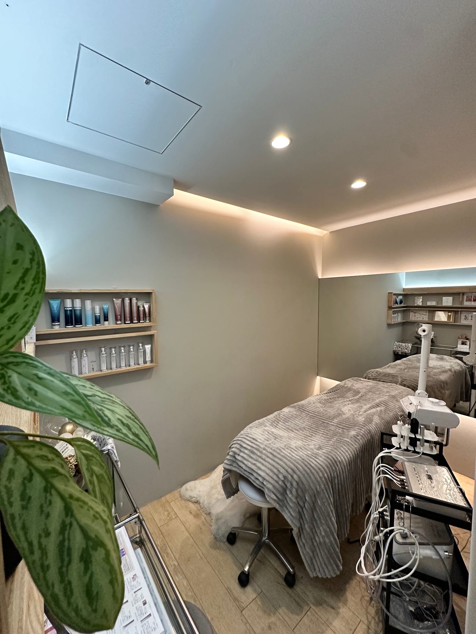 beauty salon Lutella（福岡）のメンズ眉毛サロン店内写真 1枚目
