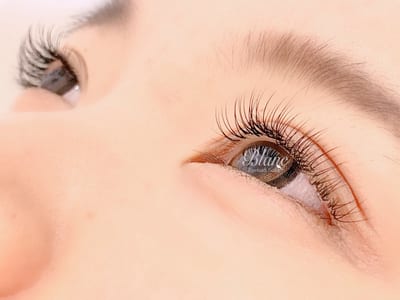 Eyelash Salon Blanc～まつげエクステと眉の専門美容室～岐阜シティタワー43店 店内写真 1枚目