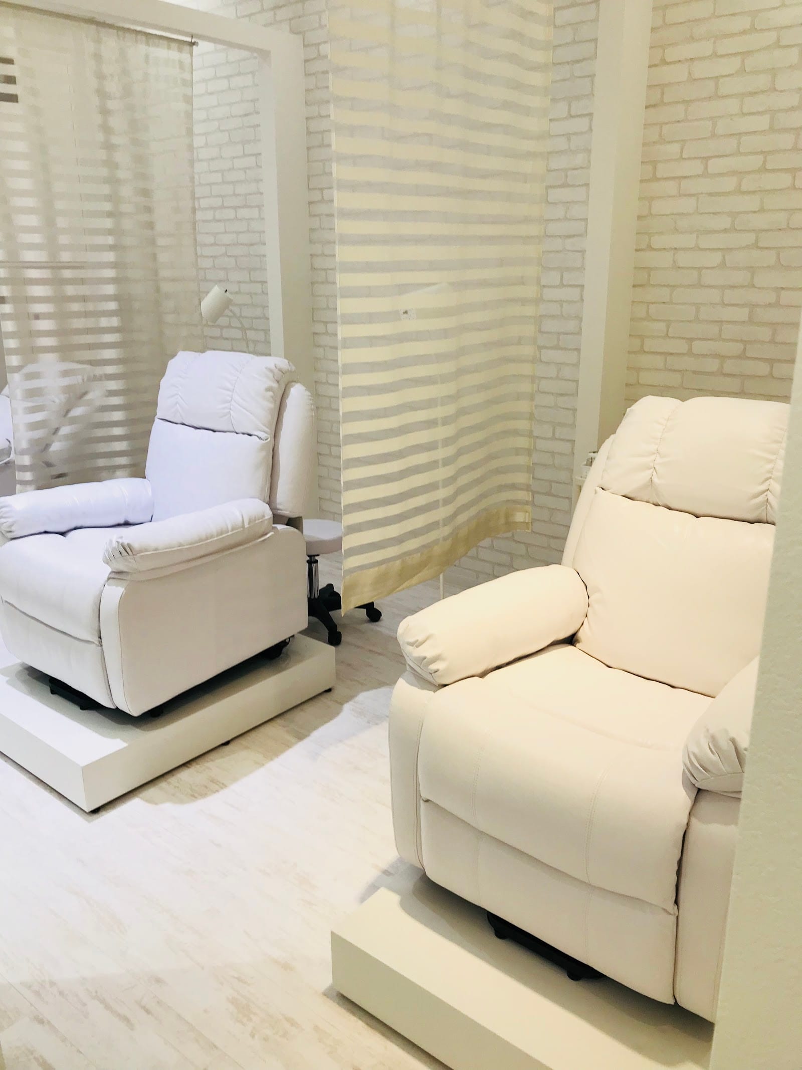 Eyelash Salon Blanc～まつげエクステと眉の専門美容室～五所川原ELM店（五所川原）のメンズ眉毛サロン店内写真 1枚目