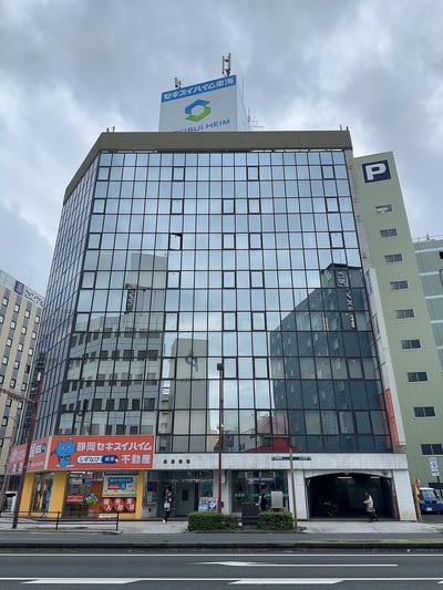 WHITE EYE浜松店 店内写真 1枚目