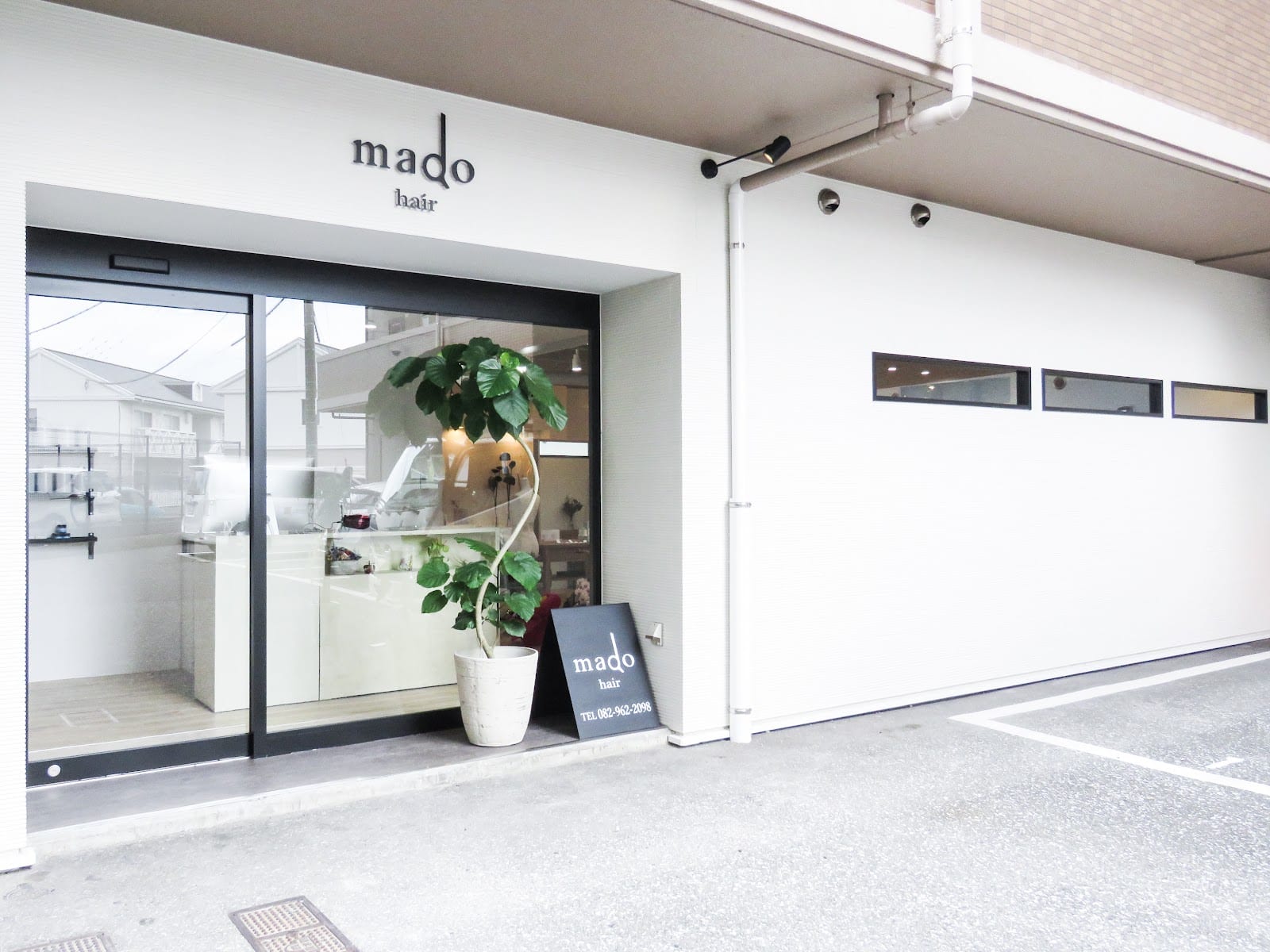 mado eyelash&hari(広島)のメンズ眉毛サロン店内写真 1枚目
