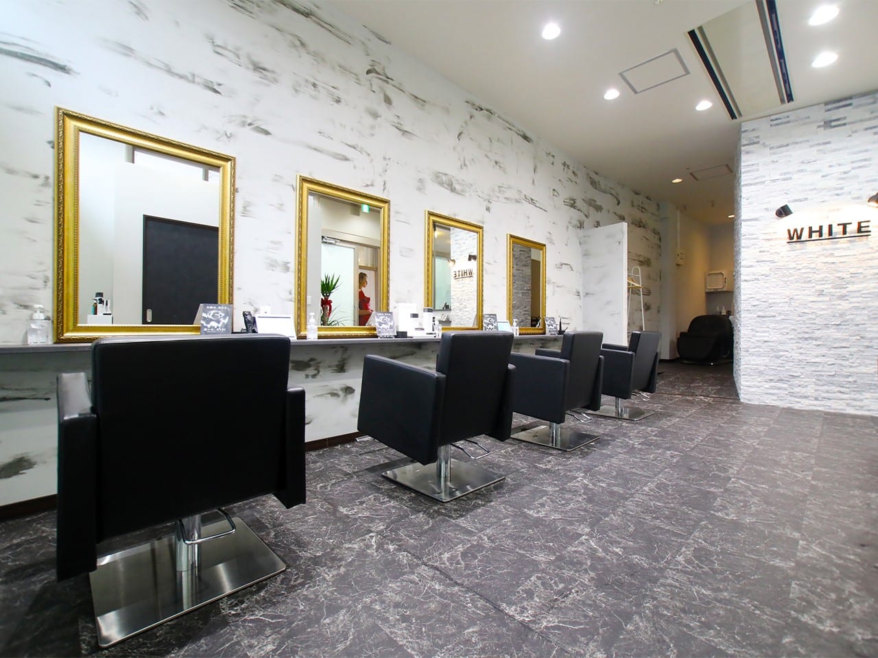 Esthetic salon R 肌質改善専門店(防府)のメンズ眉毛サロン店内写真 1枚目
