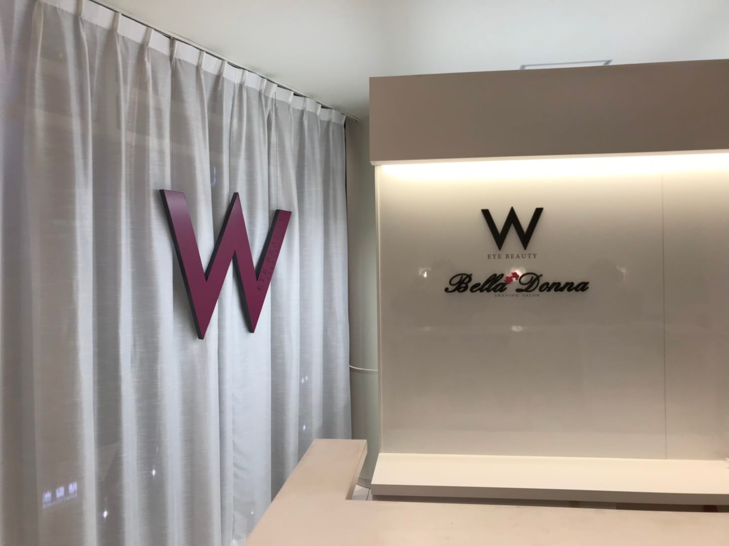 W EYE BEAUTY 池袋店（池袋）のメンズ眉毛サロン店内写真 1枚目