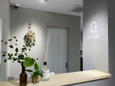 まつげパーマ＆マツエク＆眉毛専門 キューラッシュ池袋店 店内写真 1枚目