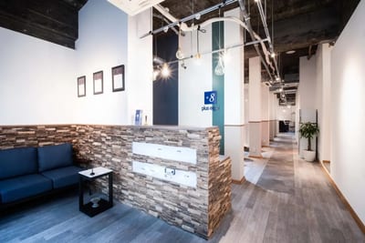プラスエイト池袋店メンズ眉毛専門サロン 店内写真 1枚目