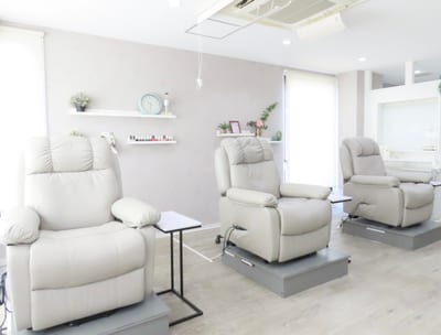 まつげ眉毛＆ネイルサロン Raylice 金町店 店内写真 1枚目