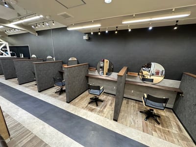 目元の美眉・美まつ毛専門店&指先の美爪・美指の専門店 threelash&elf.nail下上津役店 店内写真 2枚目