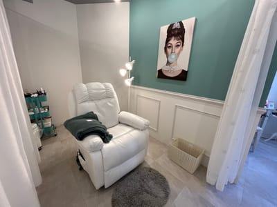 まつ毛パーマ&眉毛サロン SSIN STUDIO 新越谷店 店内写真 2枚目
