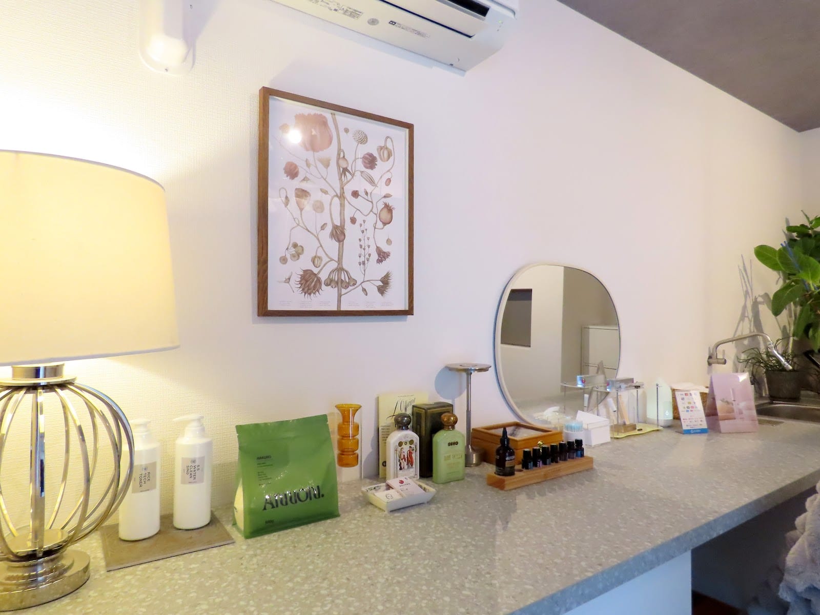 ROPPONGI BEAUTYMAKE(熊本)のメンズ眉毛サロン店内写真 1枚目