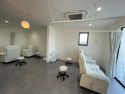 トータルアイビューティーサロン くるるん 倉敷店 店内写真 1枚目