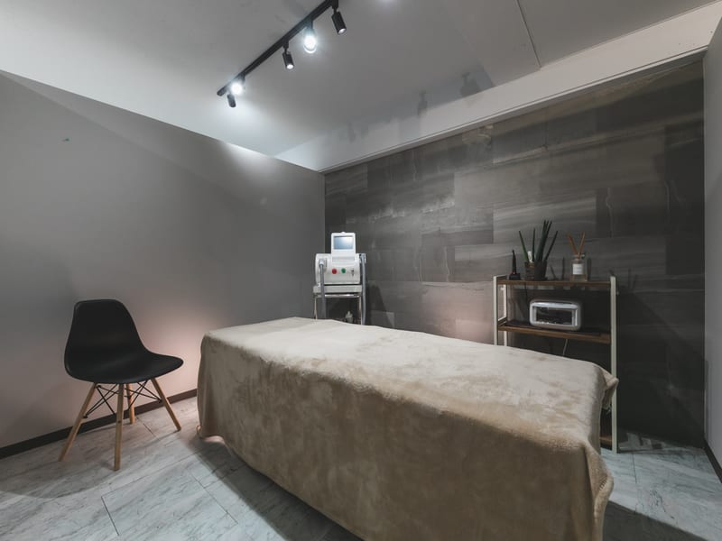 眉毛サロン8BROW桑名店（桑名）のメンズ眉毛サロン