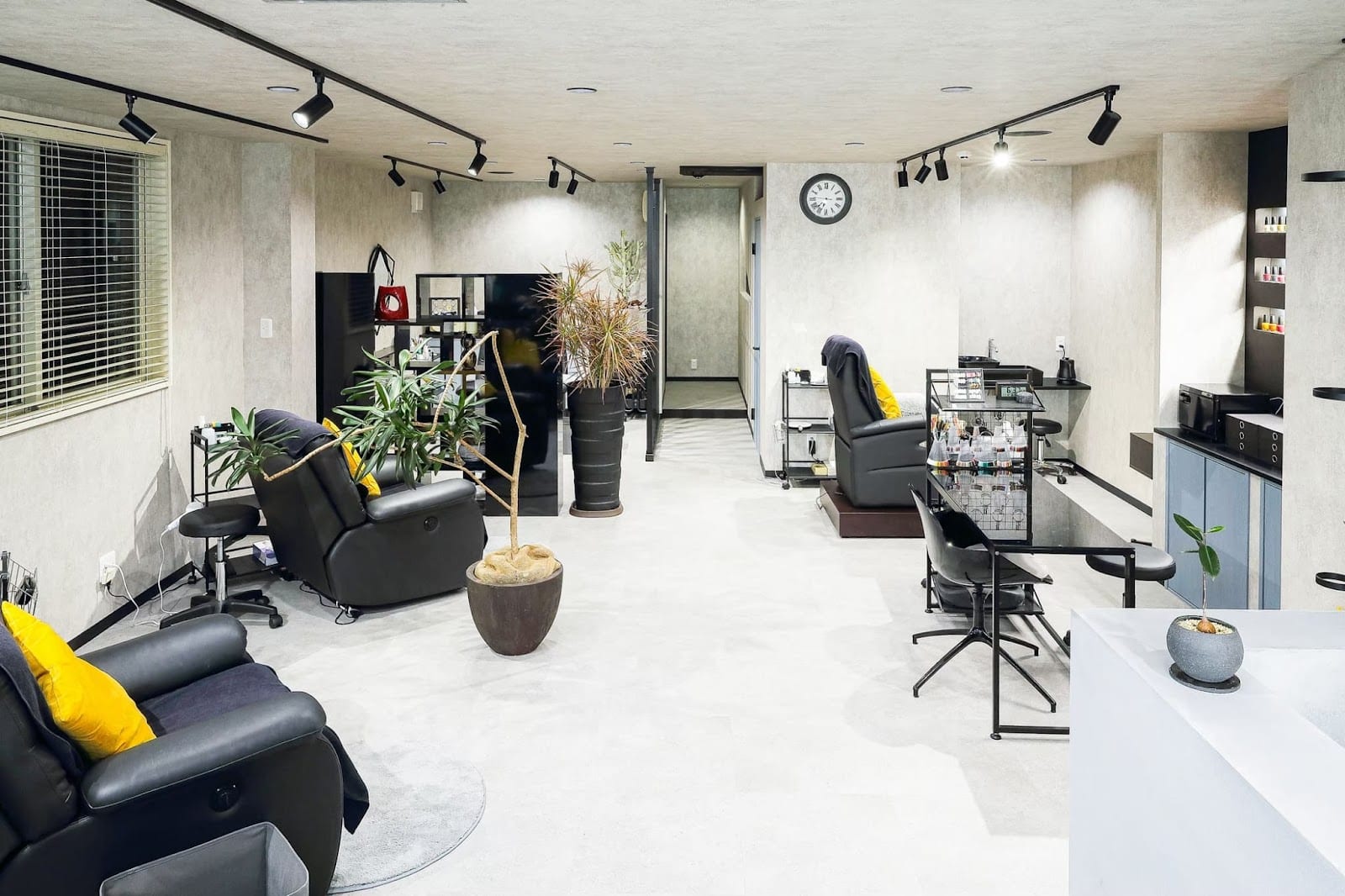 Eyelash salon Sikibu 海老名店（町田）のメンズ眉毛サロン店内写真 1枚目