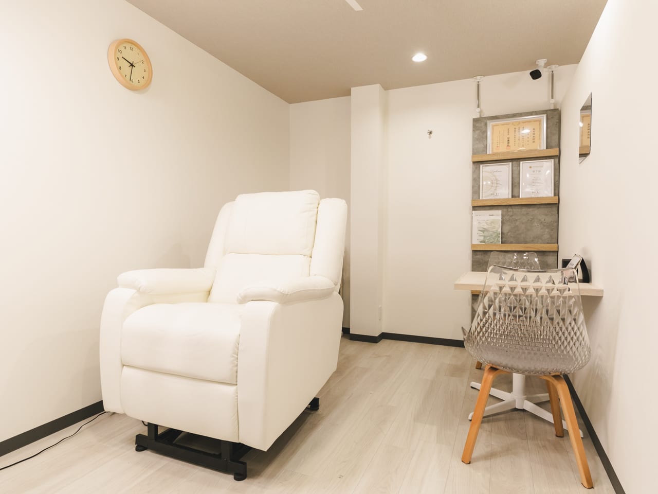 まゆ毛サロン Mayuka 名古屋覚王山店（本山・覚王山）のメンズ眉毛サロン店内写真 1枚目