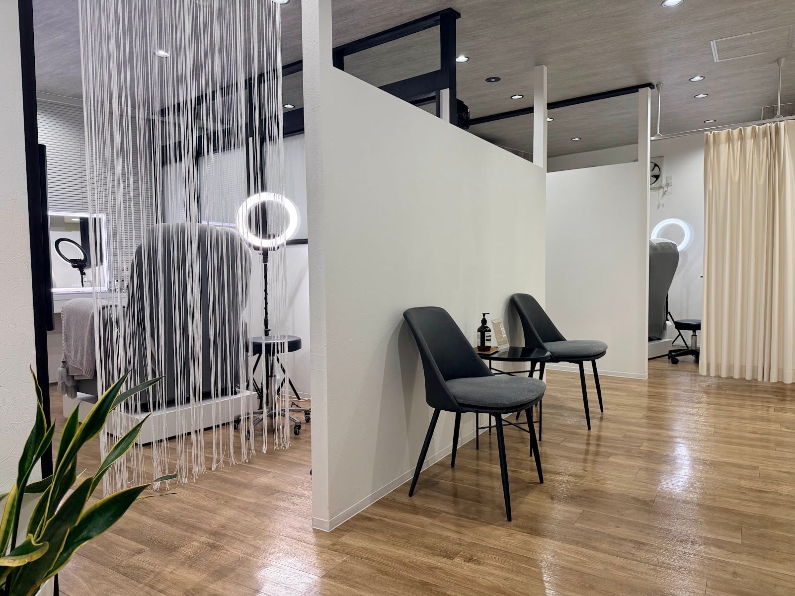 Maine lashlift&eyebrow（名古屋）のメンズ眉毛サロン店内写真 1枚目