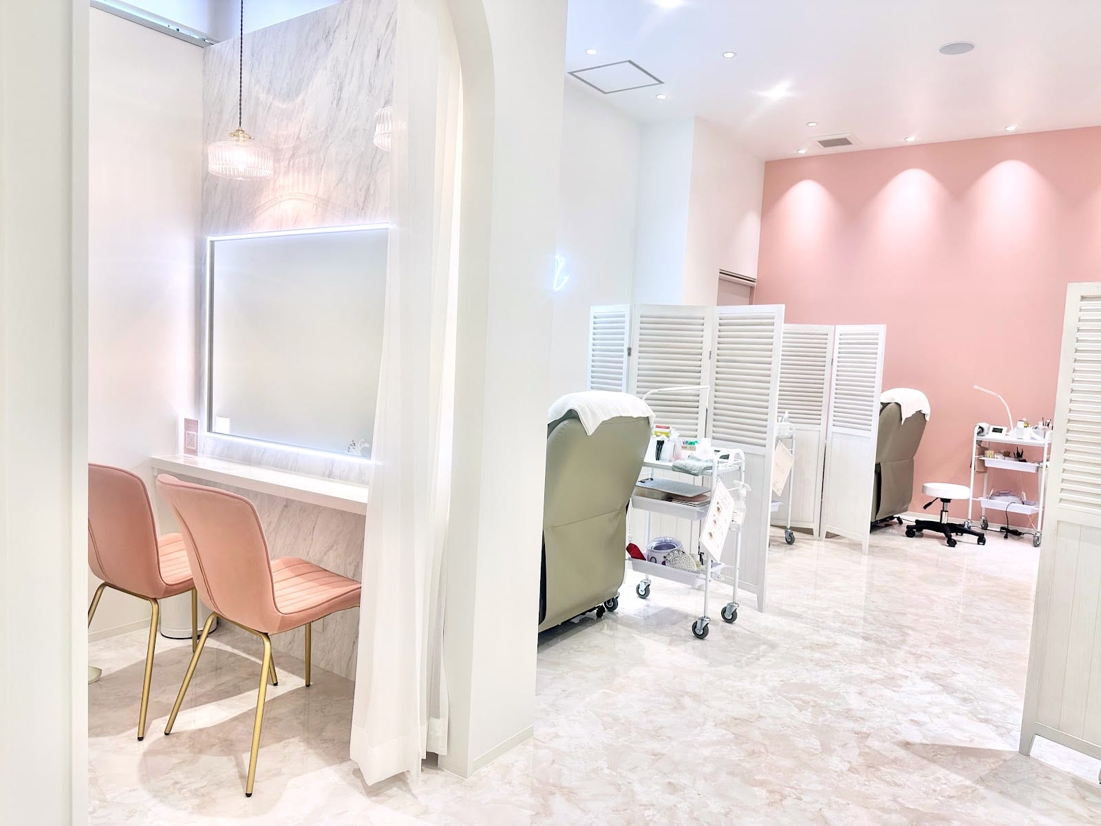 eclala eyelash salon 名駅店（名古屋）のメンズ眉毛サロン店内写真 1枚目