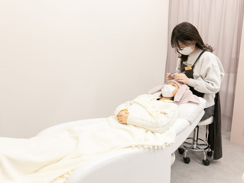 PLATINUM DOLL名駅店マツエク(名古屋)のメンズ眉毛サロン