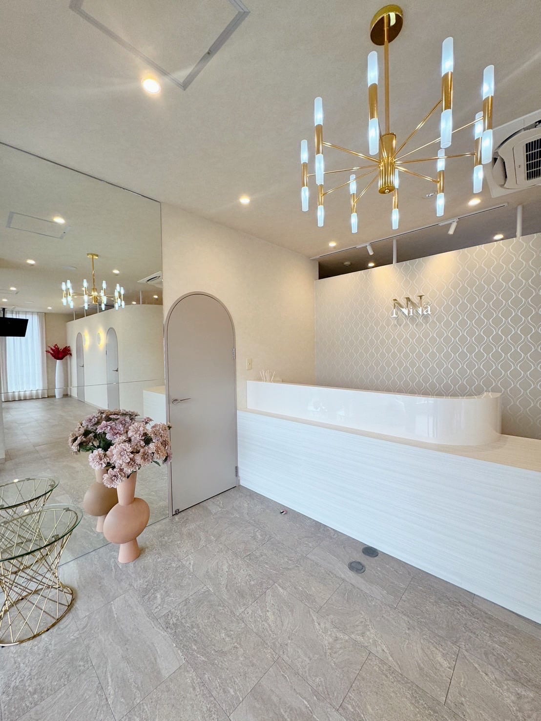 Nina collection 那覇おもろまち店（那覇）のメンズ眉毛サロン店内写真 1枚目