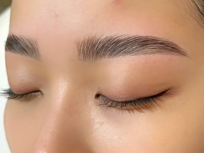 Lily 沖縄新都心 eye&nailアイブロウ パリジェンヌ まつげパーマ ネイル 店内写真 2枚目