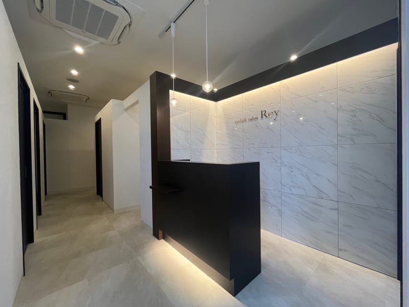 完全個室eyelash salon Rey沖縄那覇店 まつげパーマパリジェンヌ（那覇）のメンズ眉毛サロン