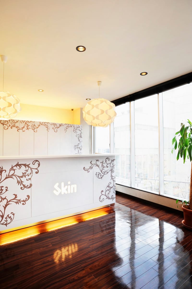 skin スキン心斎橋（難波）のメンズ眉毛サロン
