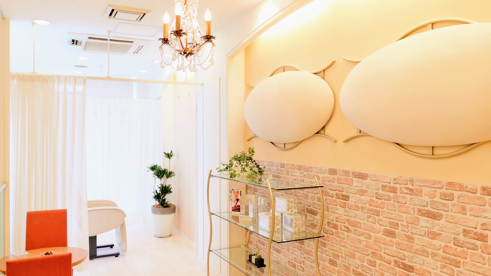 Eyelash ripplu心斎橋まつげパーマ/パリジェンヌ/アイブロウ/金の糸脱毛（難波）のメンズ眉毛サロン店内写真 1枚目