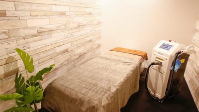 眉毛専門店アイブロウサロン CROWN 心斎橋店 店内写真 1枚目