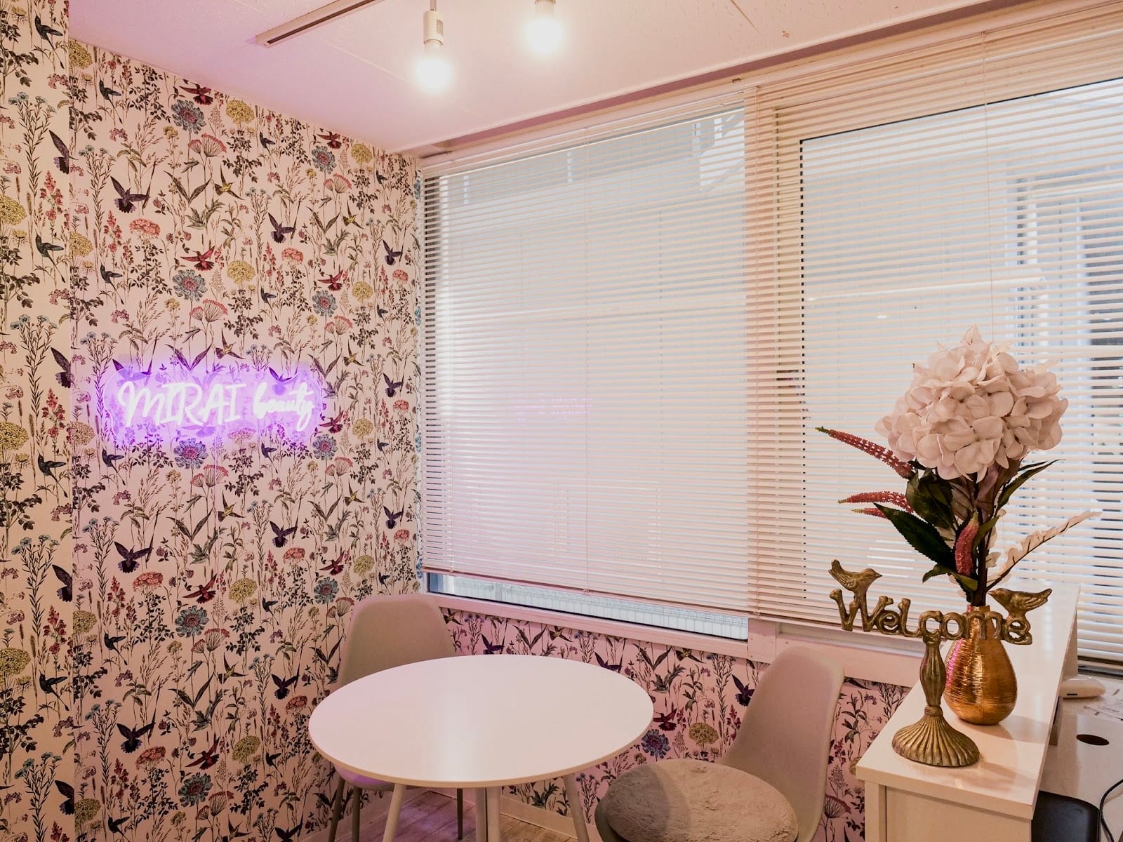 MIRAI Beauty EYE LASH/EYE BROW/脱毛/FACIAL/BUST CARE(難波)のメンズ眉毛サロン店内写真 1枚目