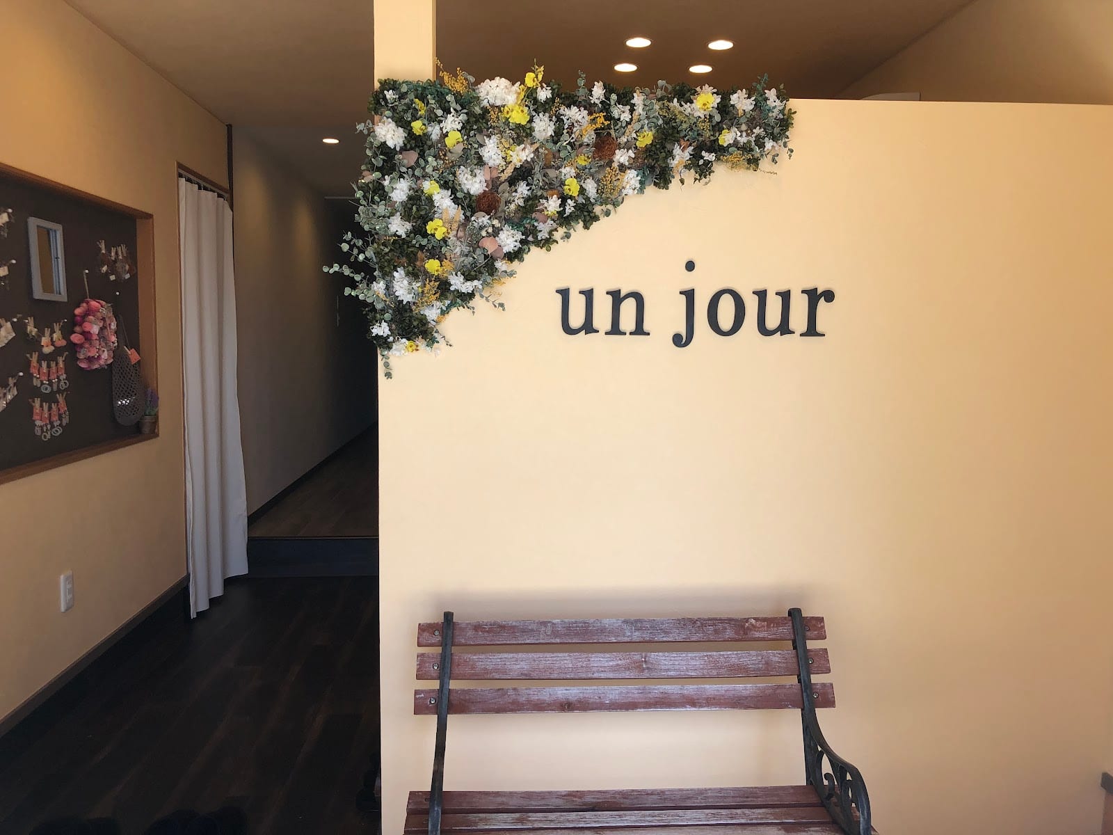 unjour no ie アンジュールの家（沼津）のメンズ眉毛サロン店内写真 1枚目