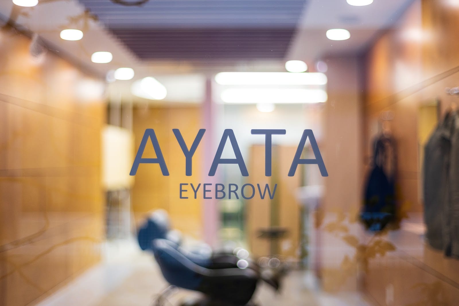 AYATA EYEBROW 幸町/アイブロウサロン/眉毛パーマ/岡山駅前（岡山）のメンズ眉毛サロン店内写真 1枚目