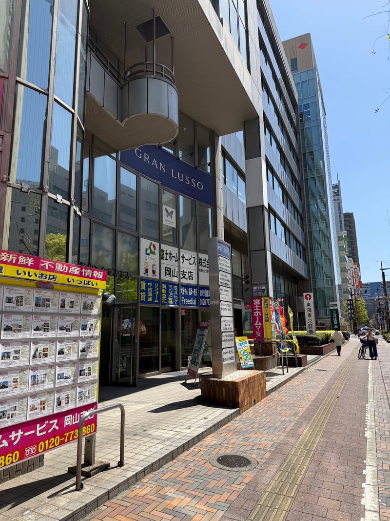 BASE BY LOOP(岡山)のメンズ眉毛サロン