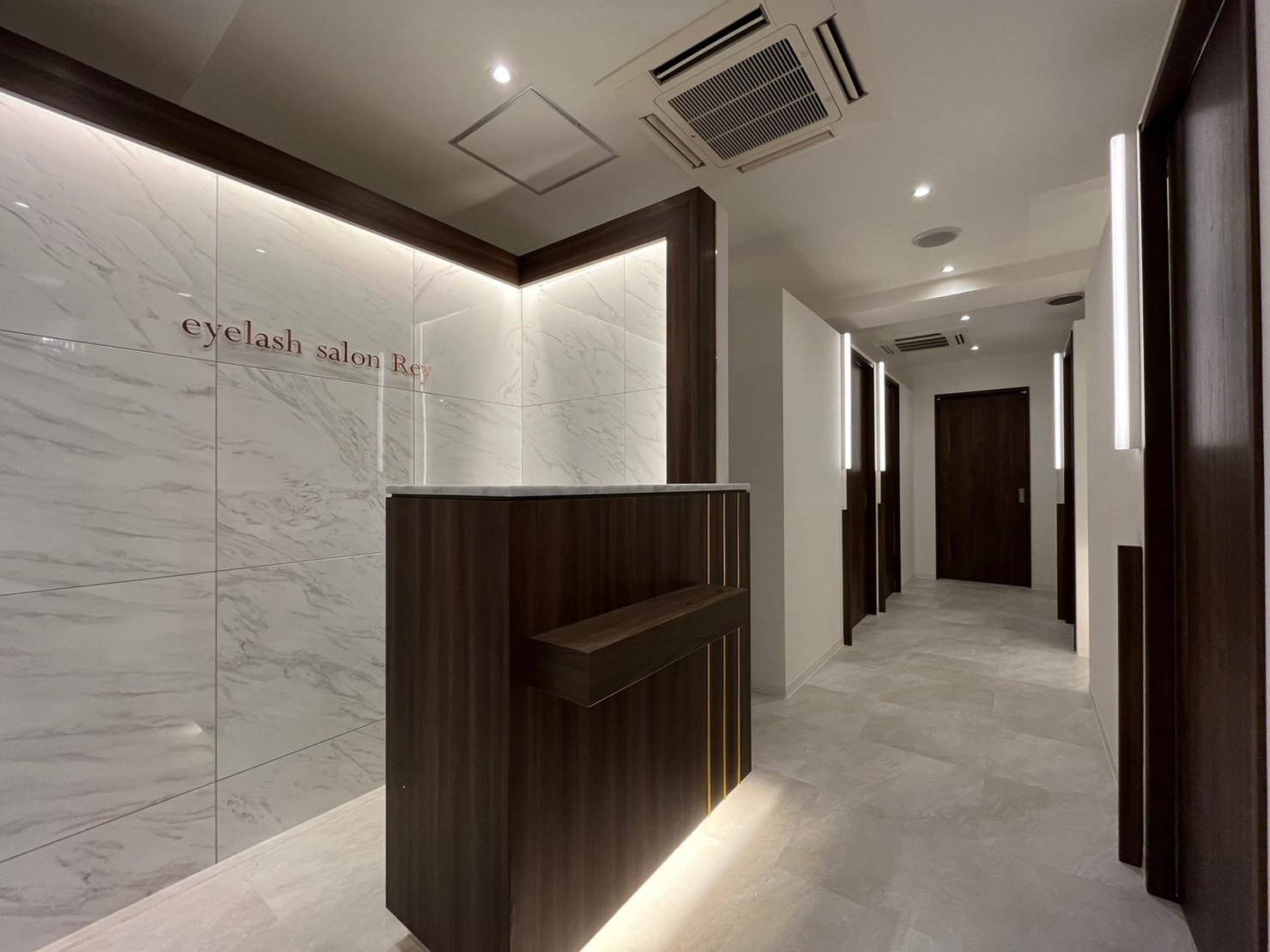 完全個室eyelash salon Rey岡山駅前店 まつげパーマパリジェンヌ（岡山）のメンズ眉毛サロン店内写真 1枚目