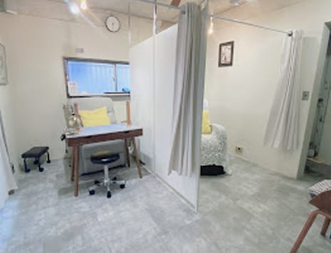 Riings 眉毛/まつげパーマ/パリジェンヌ/表参道（表参道）のメンズ眉毛サロン店内写真 1枚目