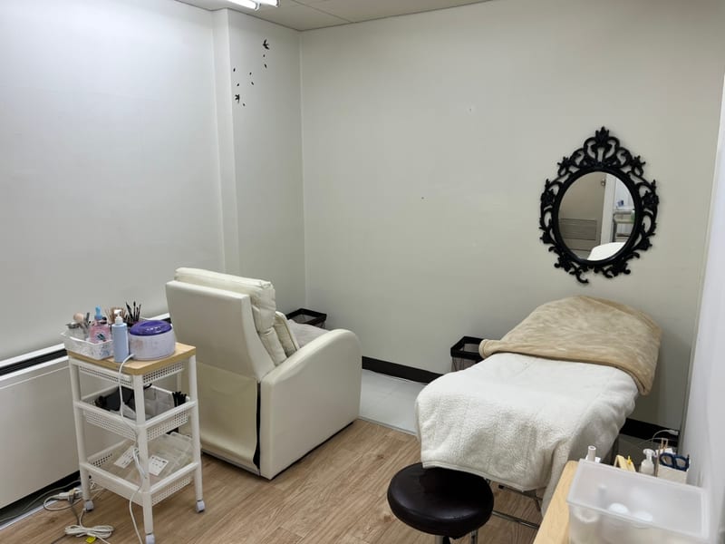 まつげと眉毛の専門店 Ally's Eyelash(三宮)のメンズ眉毛サロン