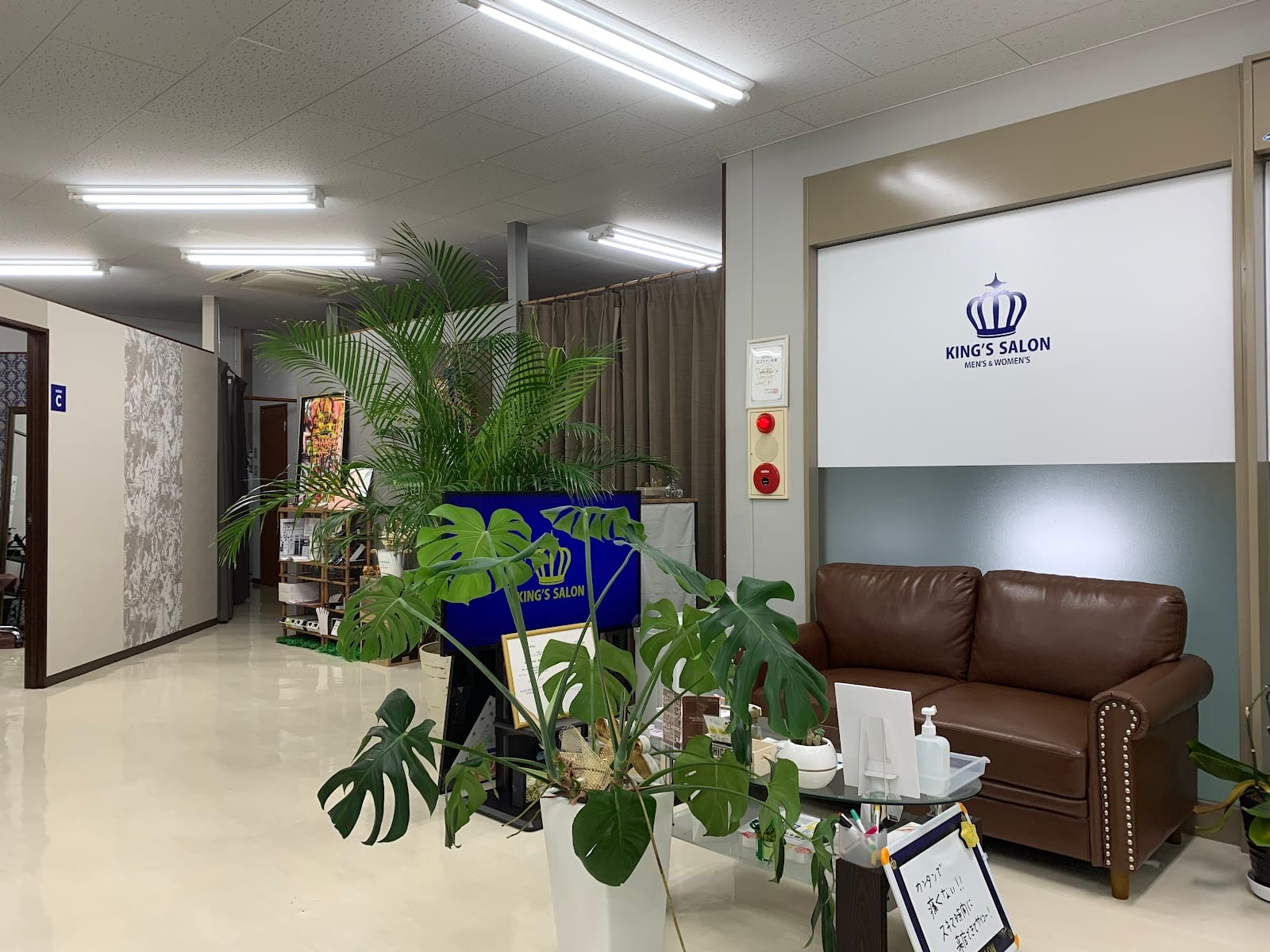 KING’S SALON長崎佐世保店(佐世保)のメンズ眉毛サロン店内写真 1枚目