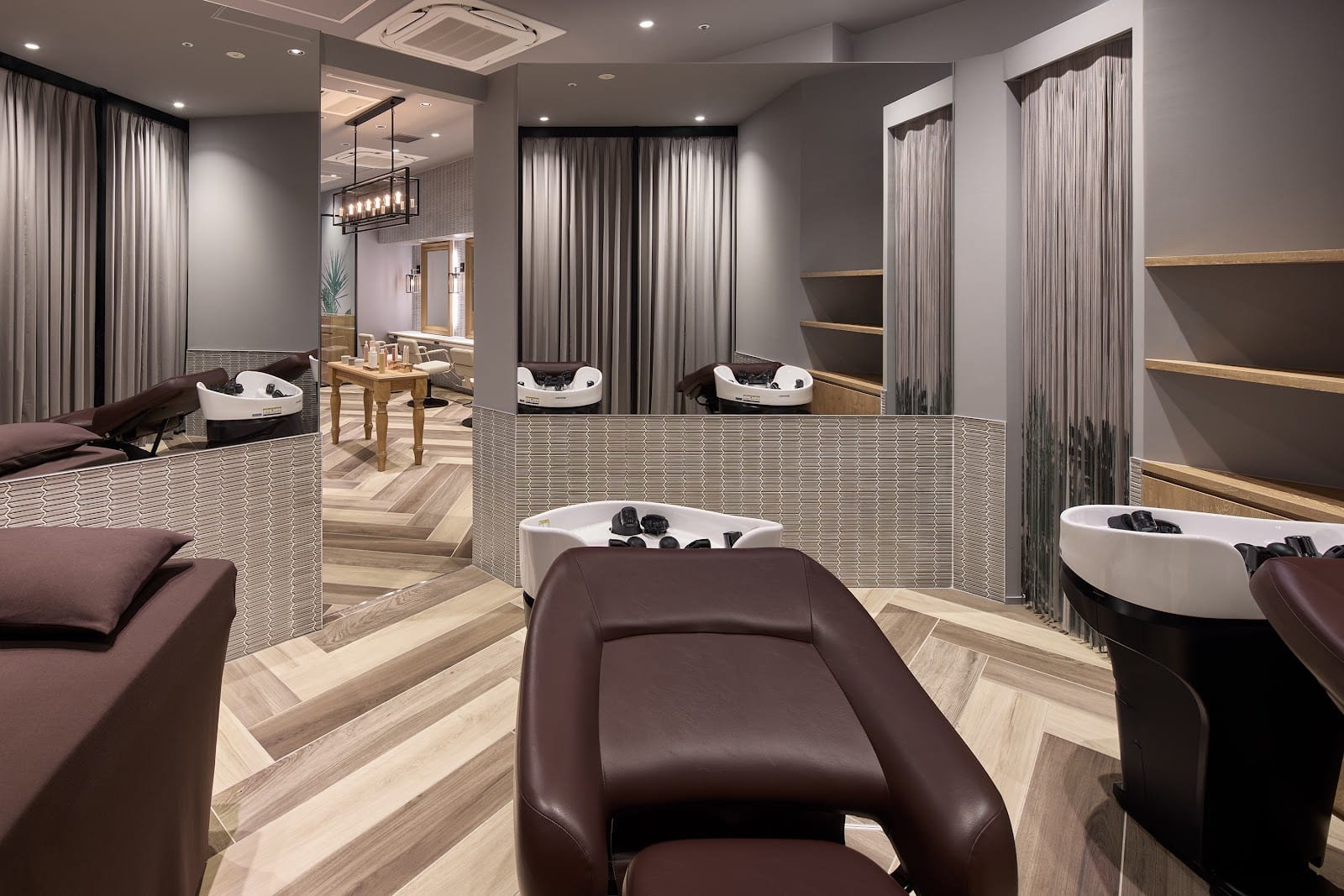 HAIR DRESSER by atelier haruka（渋谷）のメンズ眉毛サロン店内写真 1枚目