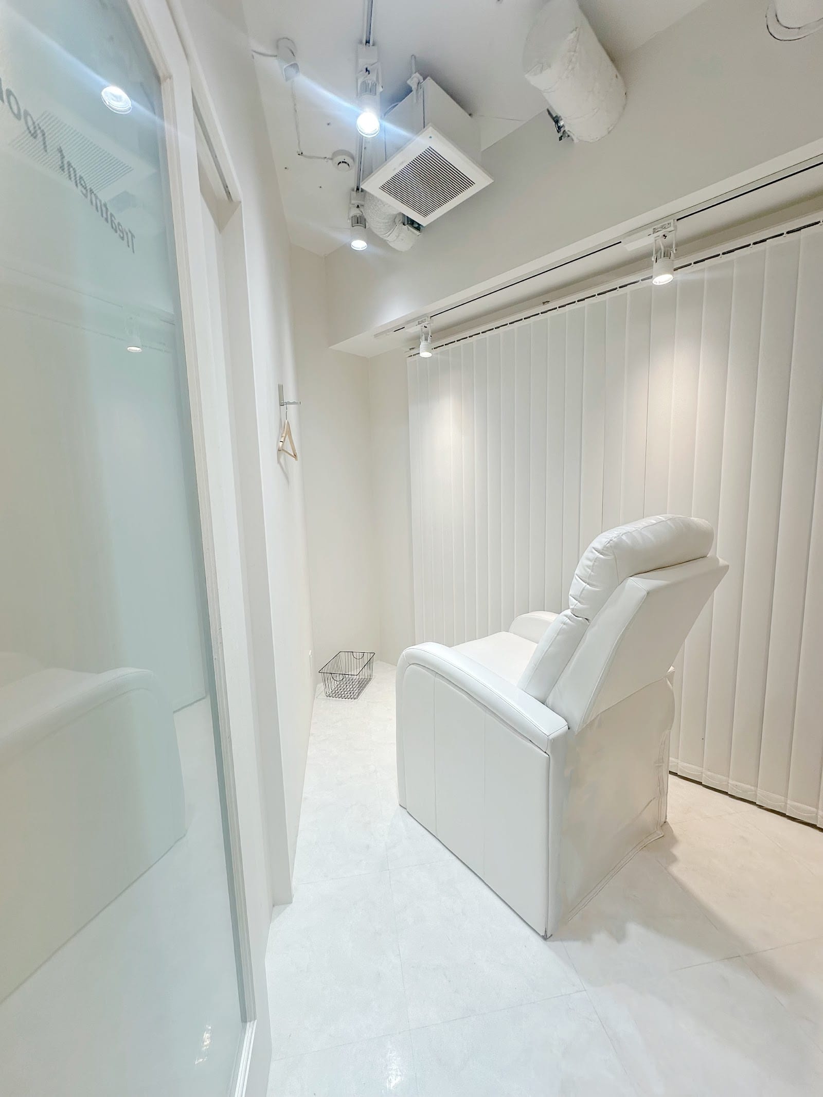 CLAIR eyebrow 渋谷店（渋谷）のメンズ眉毛サロン店内写真 1枚目