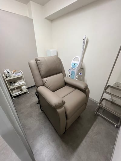 男眉salon OnFleek!渋谷店 店内写真 2枚目