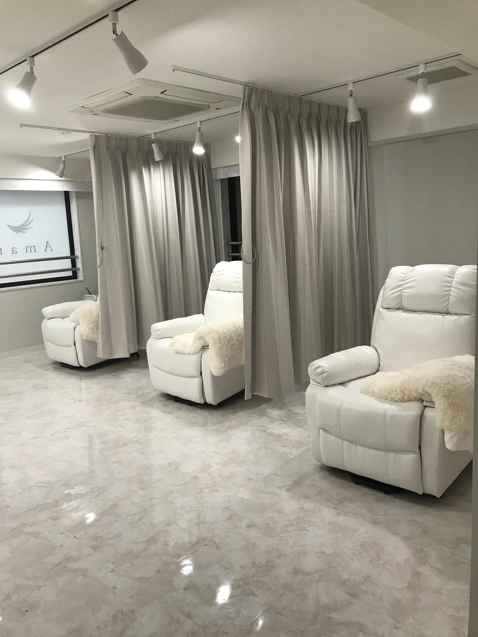 Eyebrow&Eyelash Salon Aman 田町店（品川）のメンズ眉毛サロン店内写真 1枚目