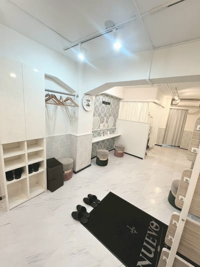 NUEVO 新宿三丁目 店内写真 1枚目
