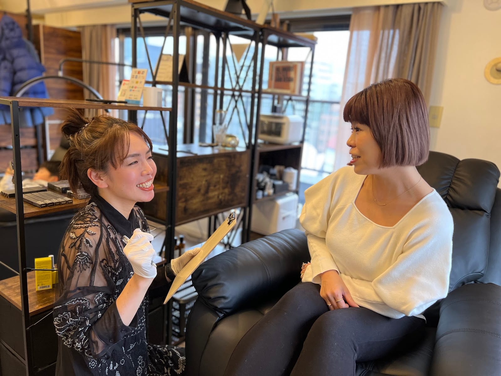 eyelash salon NOBLE 新宿御苑前（新宿）のメンズ眉毛サロン店内写真 1枚目
